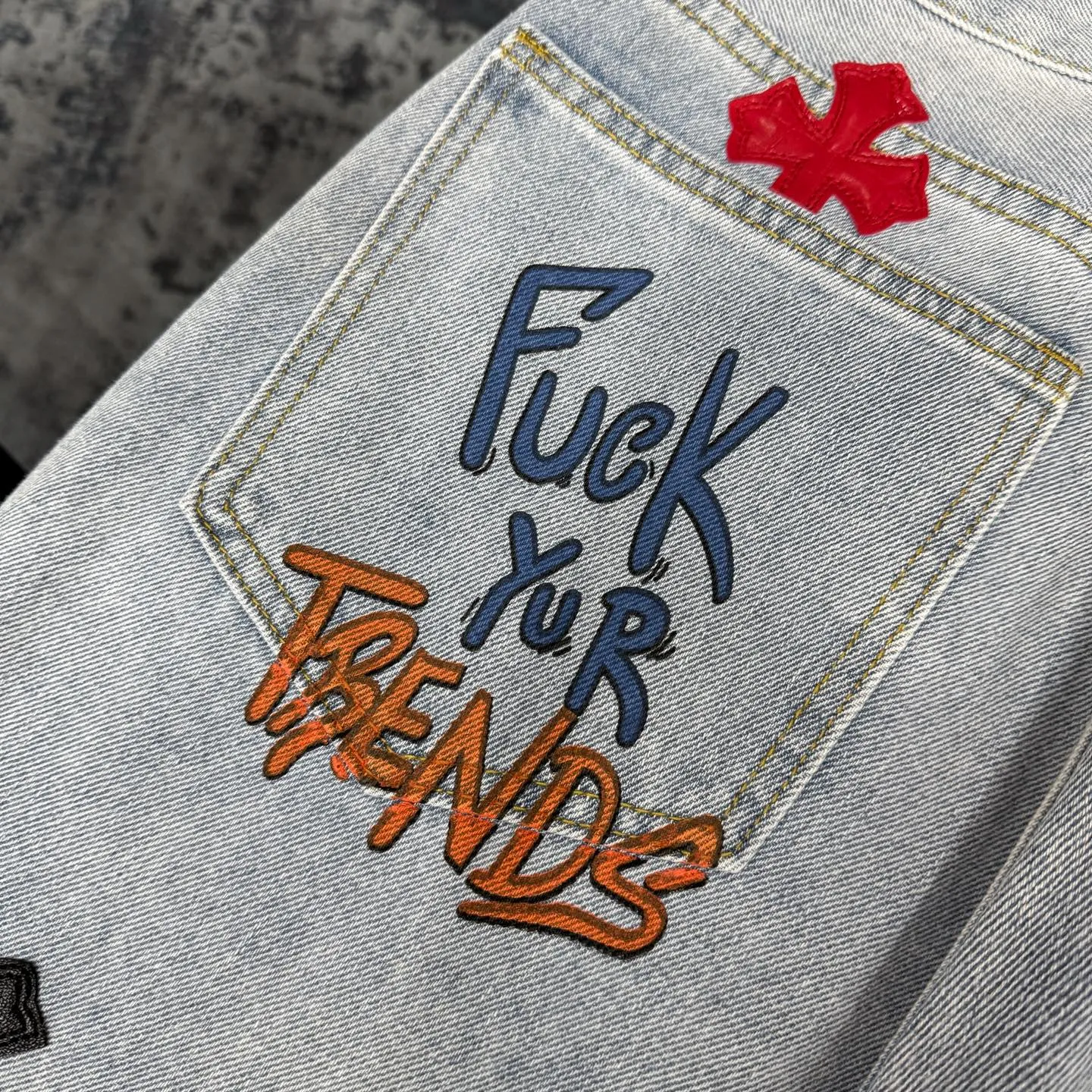 P250 Chrome Hearts | 25TX CH Chrome Hearts joint clown limited edition graffiti crocodile leather jeans. Very rare on the market. The 17 crosses on the entire pair of pants are made of three different materials (crocodile skin, lambskin, horse hair). The materials are all real materials. They are not comparable to ordinary styles. A great item to buy 🔥 Color: light blue Size: 28/30/32/34/36 Waist: 72/77/82/87/92 Sitting: 99/104/109/114/119 Pants length: 100/102/104/106/108